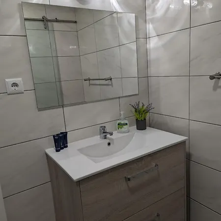 Waterfront 1 Bedroom 3 Adults Pdl Ponta Delgada